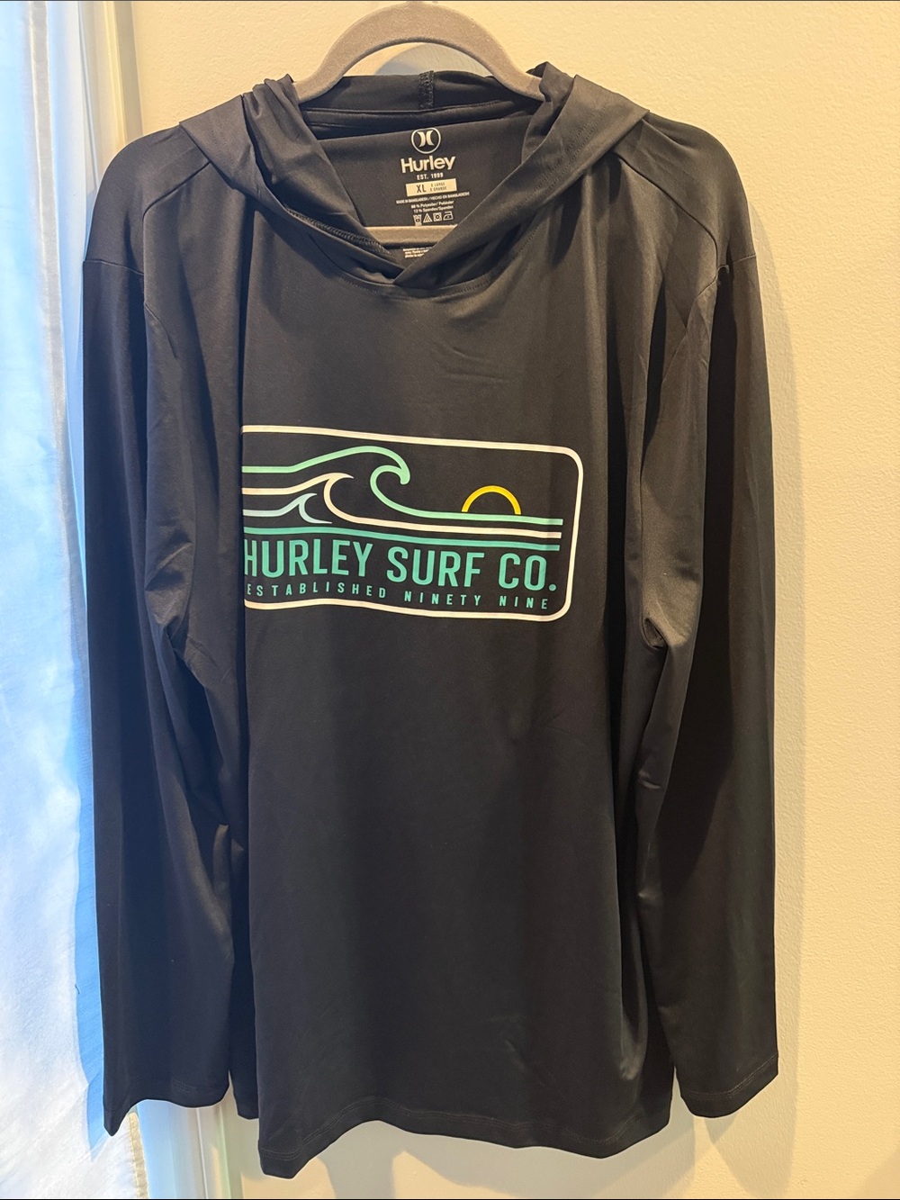 Hurley Black Hoodie Tee with Teal and Yellow Surf Logo xl rasgguard